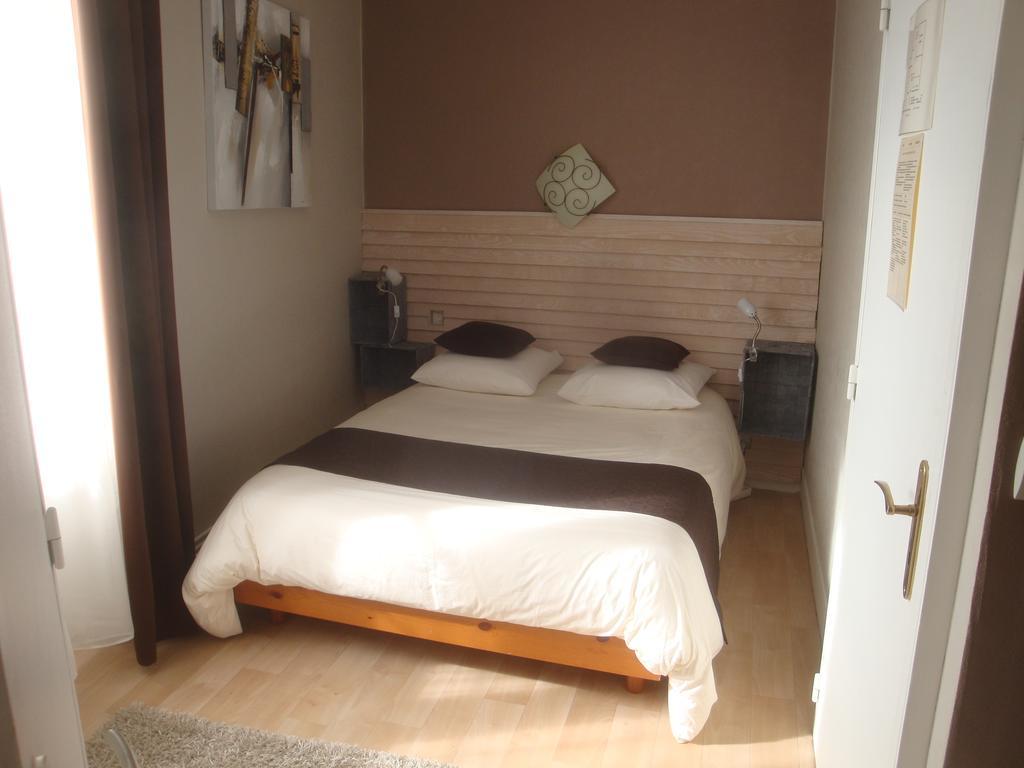 Auberge Du Chateau Châteauneuf-d'Ille-et-Vilaine Room photo